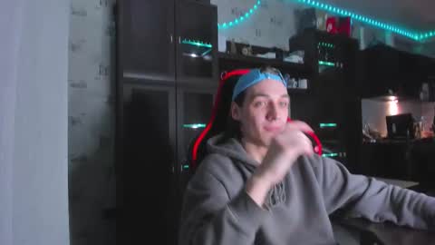 Snapshot of esthetics_boys chatting on October 14, 2025, 9:15 pm LOUIS online show from October 14, 2025, 9:15 pm