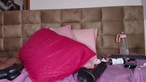 Snapshot of estrella_hanks_ chatting on January 12, 2025, 3:03 pm Estrella online show from January 12, 2025, 3:03 pm