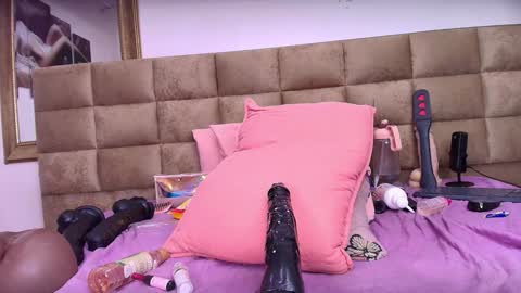 Snapshot of estrella_hanks_ chatting on January 31, 2025, 6:14 pm Estrella online show from January 31, 2025, 6:14 pm