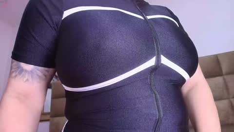 Snapshot of estrella_hanks_ chatting on February 1, 2025, 12:16 pm Estrella online show from February 1, 2025, 12:16 pm