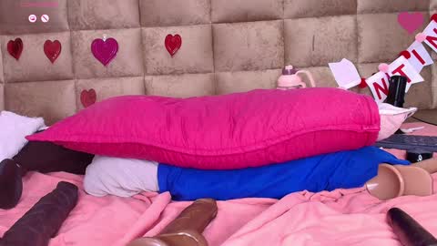 Snapshot of estrella_hanks_ chatting on February 7, 2025, 6:02 pm Estrella online show from February 7, 2025, 6:02 pm