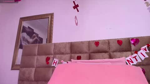 Snapshot of estrella_hanks_ chatting on February 13, 2025, 12:00 pm Estrella online show from February 13, 2025, 12:00 pm