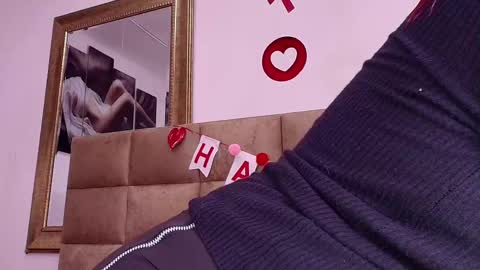 Snapshot of estrella_hanks_ chatting on February 14, 2025, 12:03 pm Estrella online show from February 14, 2025, 12:03 pm