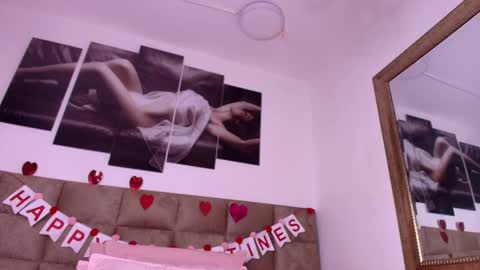 Snapshot of estrella_hanks_ chatting on February 18, 2025, 12:06 pm Estrella online show from February 18, 2025, 12:06 pm
