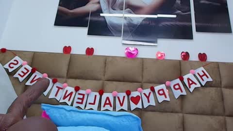 Snapshot of estrella_hanks_ chatting on February 19, 2025, 12:00 pm Estrella online show from February 19, 2025, 12:00 pm