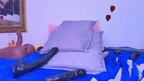 Snapshot of estrella_hanks_ chatting on February 22, 2025, 6:08 pm Estrella online show from February 22, 2025, 6:08 pm