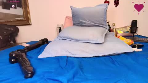 Snapshot of estrella_hanks_ chatting on March 5, 2025, 6:01 pm Estrella online show from March 5, 2025, 6:01 pm