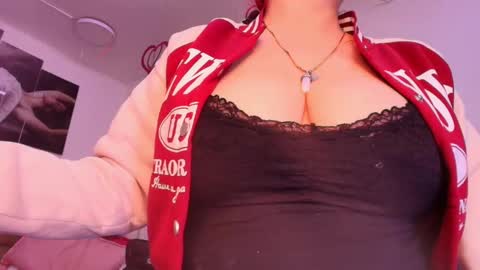 Snapshot of estrella_hanks_ chatting on March 8, 2025, 11:58 am Estrella online show from March 8, 2025, 11:58 am