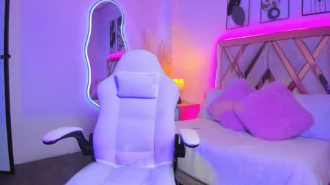 Snapshot of estrellavega_ chatting on February 5, 2026, 1:38 pm Estrella online show from February 5, 2026, 1:38 pm