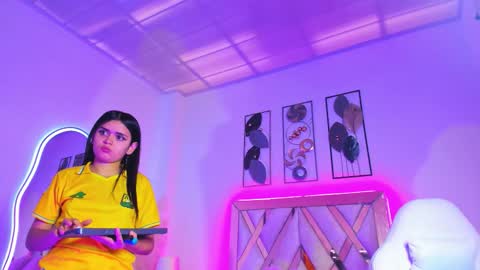 Snapshot of estrellavega_ chatting on February 10, 2026, 1:15 pm Estrella online show from February 10, 2026, 1:15 pm