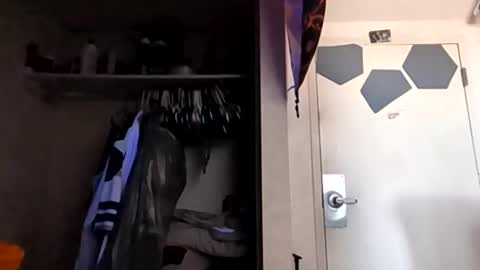 et528007 online show from April 15, 2026, 10:21 pm