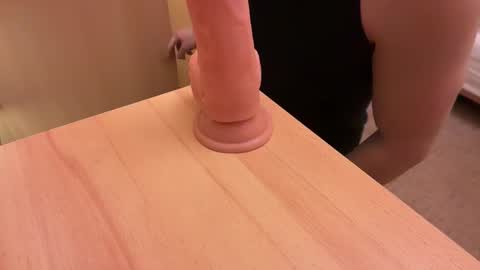 Snapshot of etat_on chatting on December 16, 2025, 12:48 am Tom online show from December 16, 2025, 12:48 am