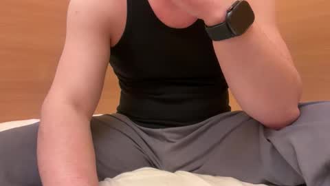 Snapshot of etat_on chatting on December 17, 2025, 10:27 pm Tom online show from December 17, 2025, 10:27 pm