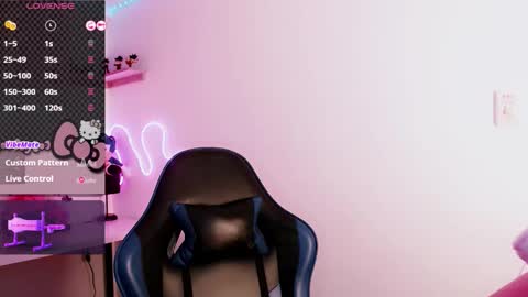 Moon online show from December 3, 2025, 7:34 pm