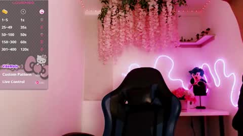 Moon online show from December 15, 2025, 8:02 pm