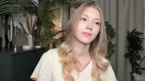 Snapshot of eternity_cuite chatting on September 26, 2025, 5:44 am Natalie online show from September 26, 2025, 5:44 am