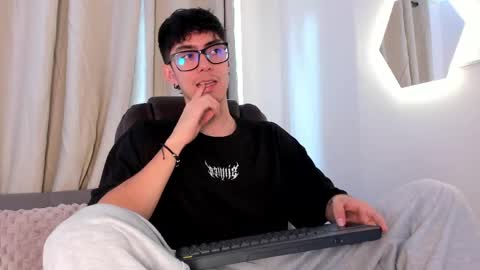 etham_wolf1 online show from April 18, 2026, 6:12 pm
