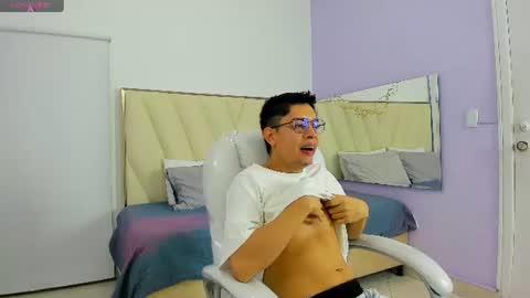 Snapshot of ethan12_ chatting on July 7, 2026, 3:20 am ethan12_ online show from July 7, 2026, 3:20 am