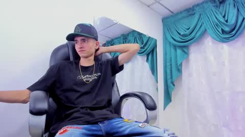 Snapshot of ethan_boy_ chatting on December 21, 2024, 7:49 pm Ethan online show from December 21, 2024, 7:49 pm