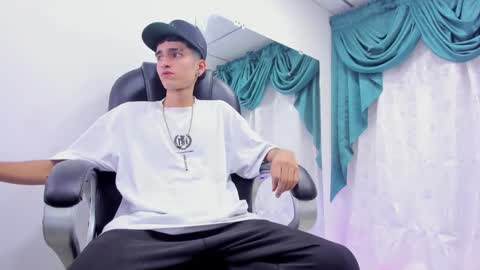 Snapshot of ethan_boy_ chatting on December 23, 2024, 10:12 pm Ethan online show from December 23, 2024, 10:12 pm