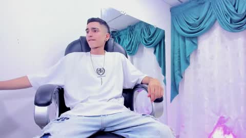 Snapshot of ethan_boy_ chatting on January 8, 2025, 7:56 pm Ethan online show from January 8, 2025, 7:56 pm