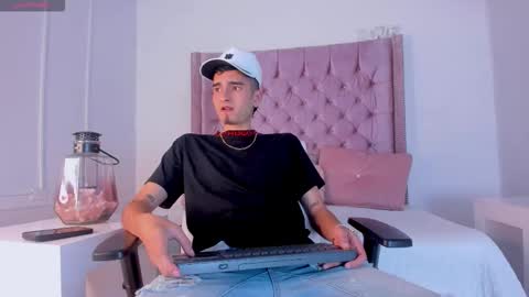 Ethan online show from November 22, 2025, 8:52 pm