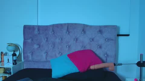 ethan  online show from February 19, 2026, 4:19 am