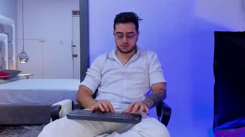 ethan_greys online show from December 23, 2025, 4:32 am