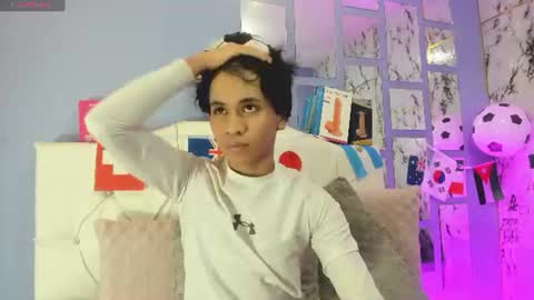 Snapshot of ethan_westt chatting on July 2, 2026, 12:44 pm Ethan online show from July 2, 2026, 12:44 pm