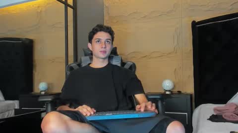 ethanlowell online show from December 4, 2025, 5:28 am