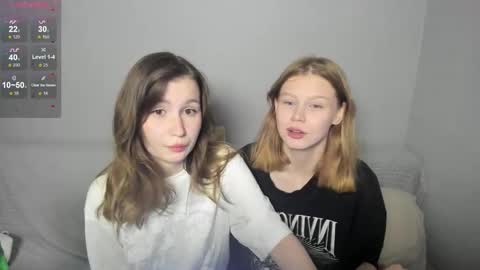 Veronica Tiia Lilith left to right online show from September 24, 2025, 4:32 pm