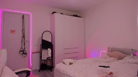 Eva Davis online show from January 12, 2025, 5:13 am