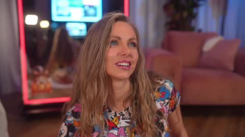 Eva online show from November 6, 2025, 7:37 pm