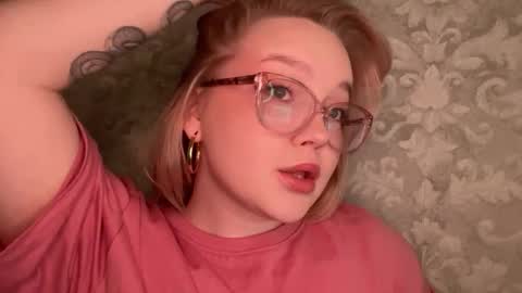 eva_kittenn online show from September 22, 2025, 8:22 pm