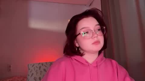eva_kittenn online show from February 5, 2026, 1:38 pm