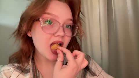 Snapshot of eva_kittenn chatting on July 18, 2026, 8:29 am eva_kittenn online show from July 18, 2026, 8:29 am