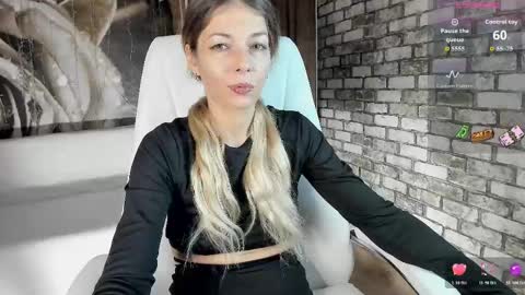 Snapshot of eva_melow chatting on November 1, 2025, 12:18 pm Eva online show from November 1, 2025, 12:18 pm