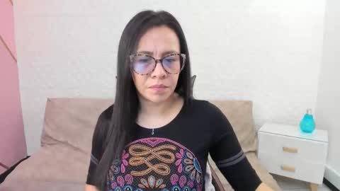 Eva  online show from October 27, 2025, 2:21 pm