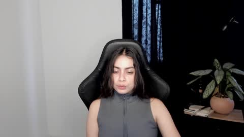 eva_monn online show from December 24, 2024, 7:22 pm