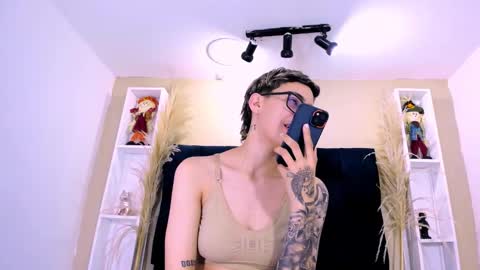 Eva cute online show from February 11, 2026, 5:51 pm