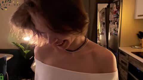 Eva online show from November 22, 2025, 3:33 pm