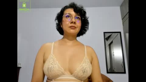 Snapshot of eva_rain01 chatting on December 20, 2024, 5:18 pm Eva online show from December 20, 2024, 5:18 pm