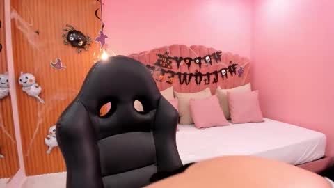 eva_saintt online show from October 8, 2025, 5:21 pm