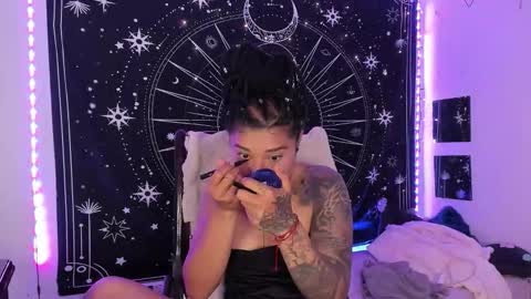 Eva  online show from November 25, 2025, 7:19 am