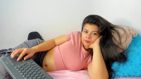 Estefania online show from October 16, 2025, 1:45 pm