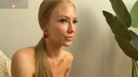 Snapshot of eva_vex chatting on June 9, 2026, 4:24 am Hello Im Eva online show from June 9, 2026, 4:24 am