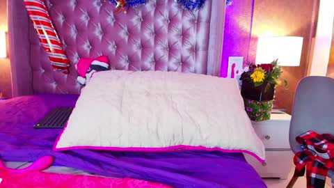 EVA CLOEE online show from December 29, 2024, 3:54 am