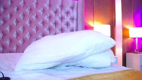 EVA CLOEE online show from March 5, 2025, 7:49 am