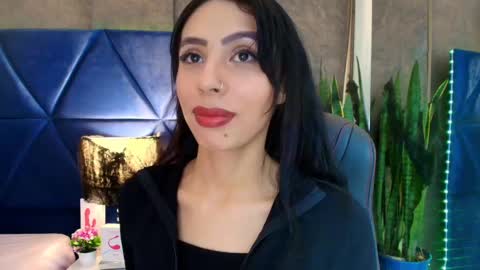 EVA CLOEE online show from October 21, 2025, 4:13 am