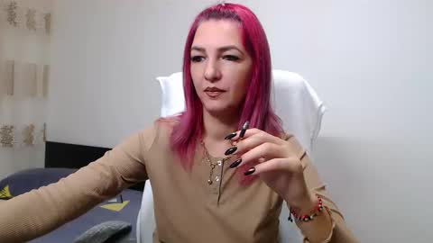 Snapshot of evadesireone chatting on November 21, 2025, 7:51 am EvadesireONE online show from November 21, 2025, 7:51 am